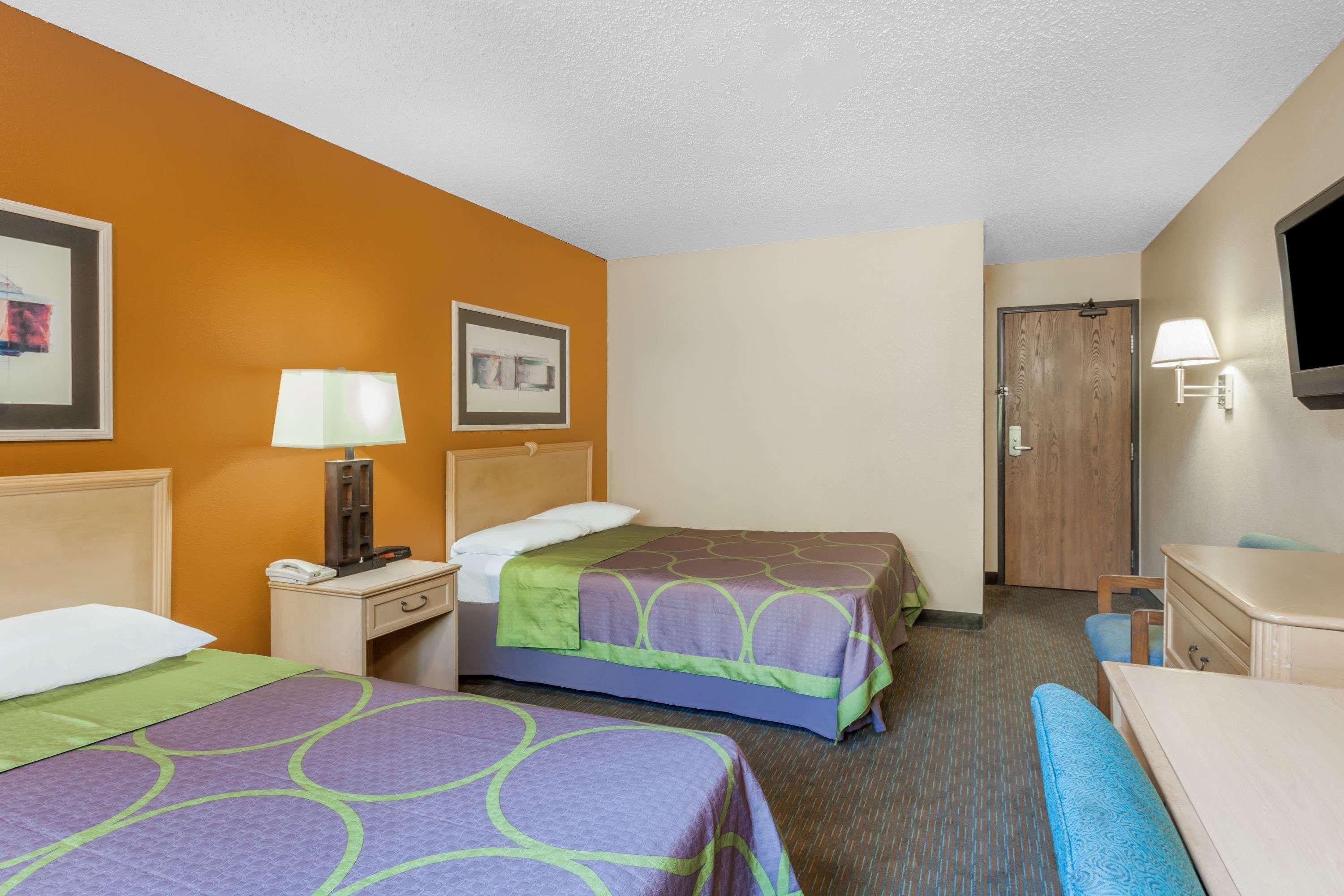Super 8 By Wyndham Charlotte/Amusement Park Area Hotell Eksteriør bilde